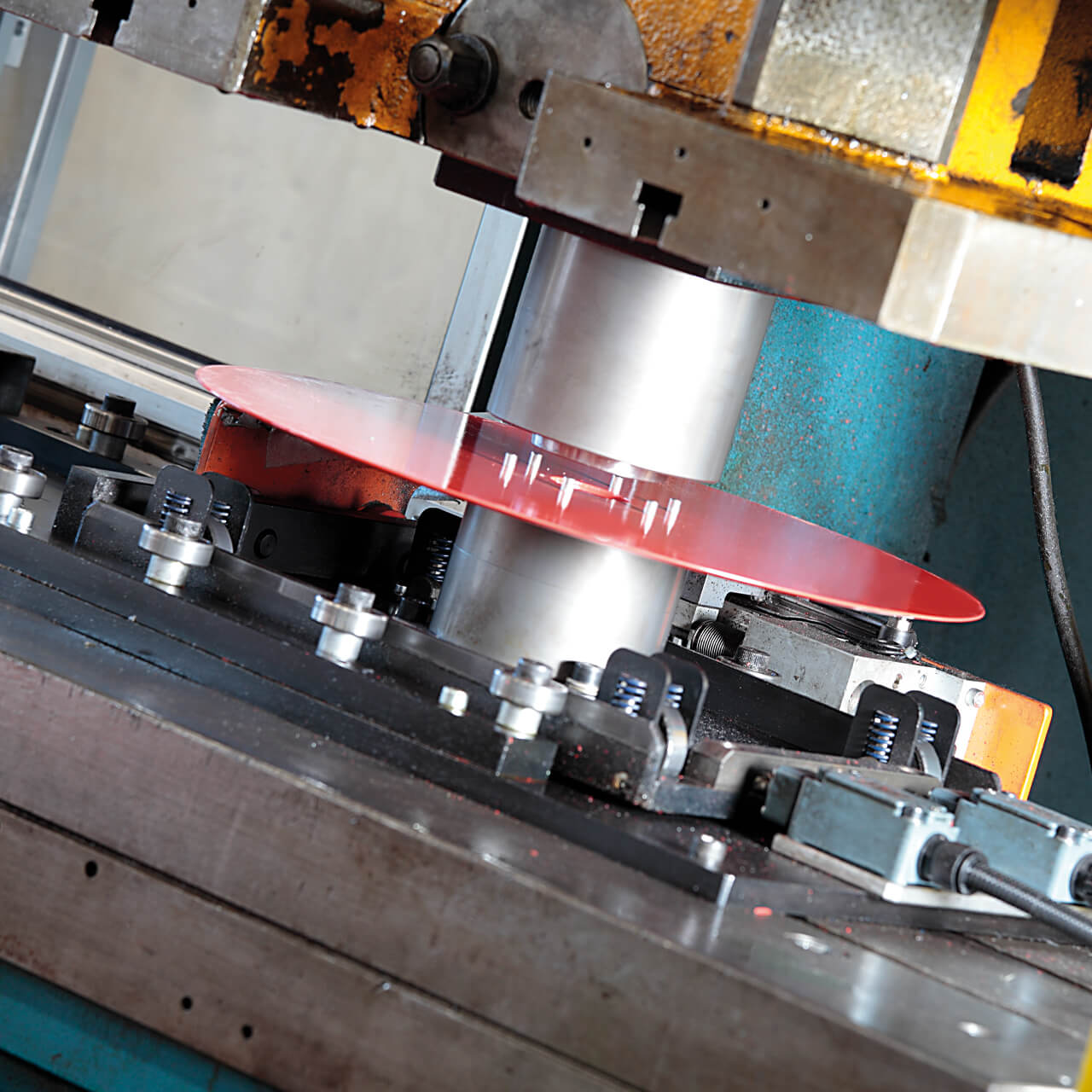 01 Assemblaggio confezionamento progetti carpenteria metallica leggera